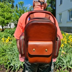 Рюкзак из итальянской кожи с двумя отделениями и четырьмя карманами